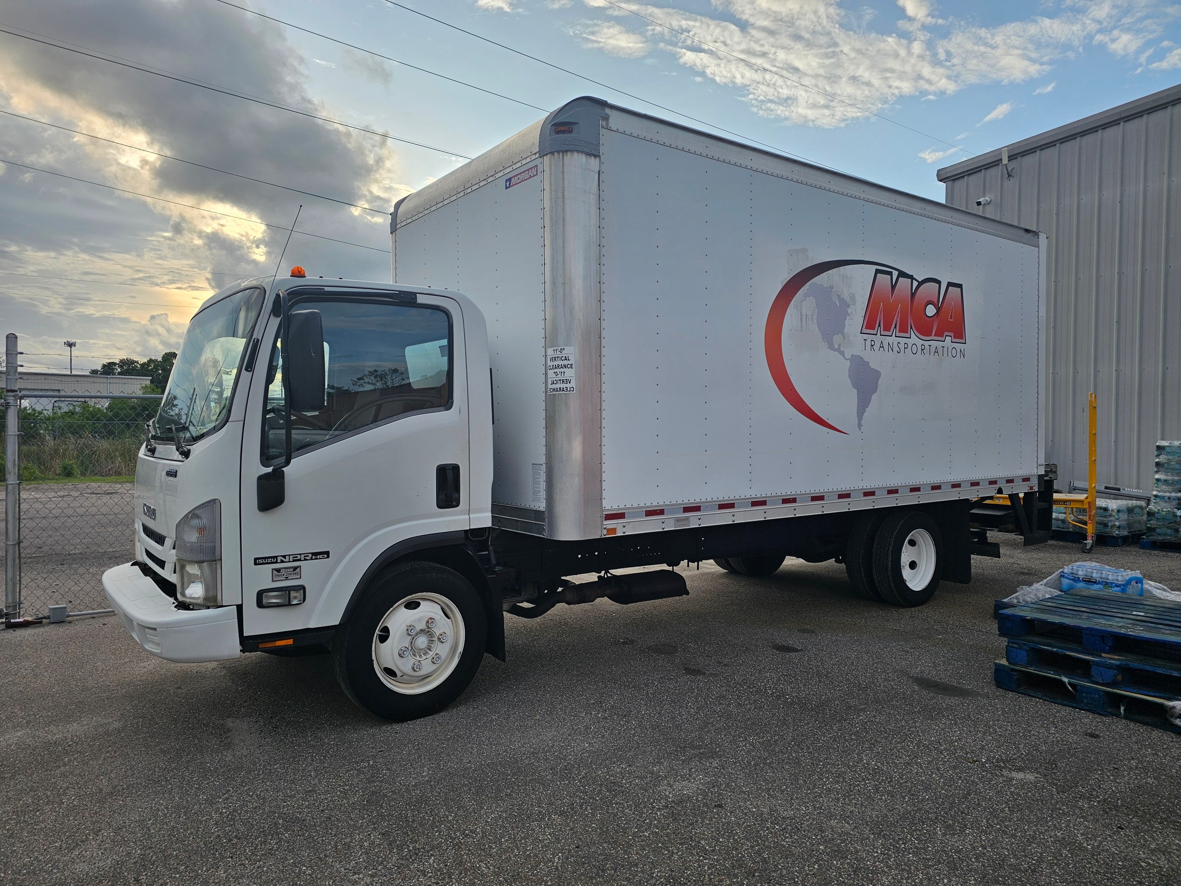 Support truck · Isuzu road fleet